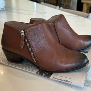 Women’s booties, Size 9w